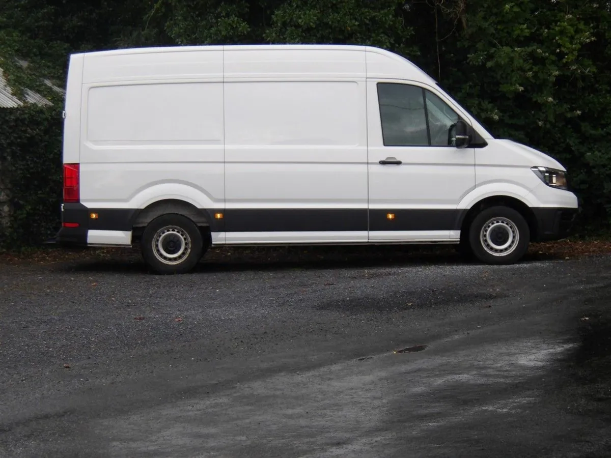 Volkswagen Crafter Crafter 35 MWB 140BHP M6F HR 5D - Image 1