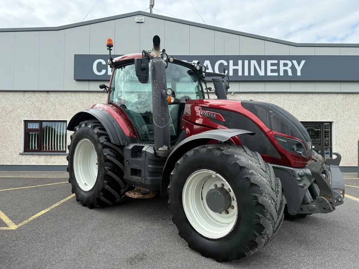 2017 Valtra T174 Versu Tractor - Image 1