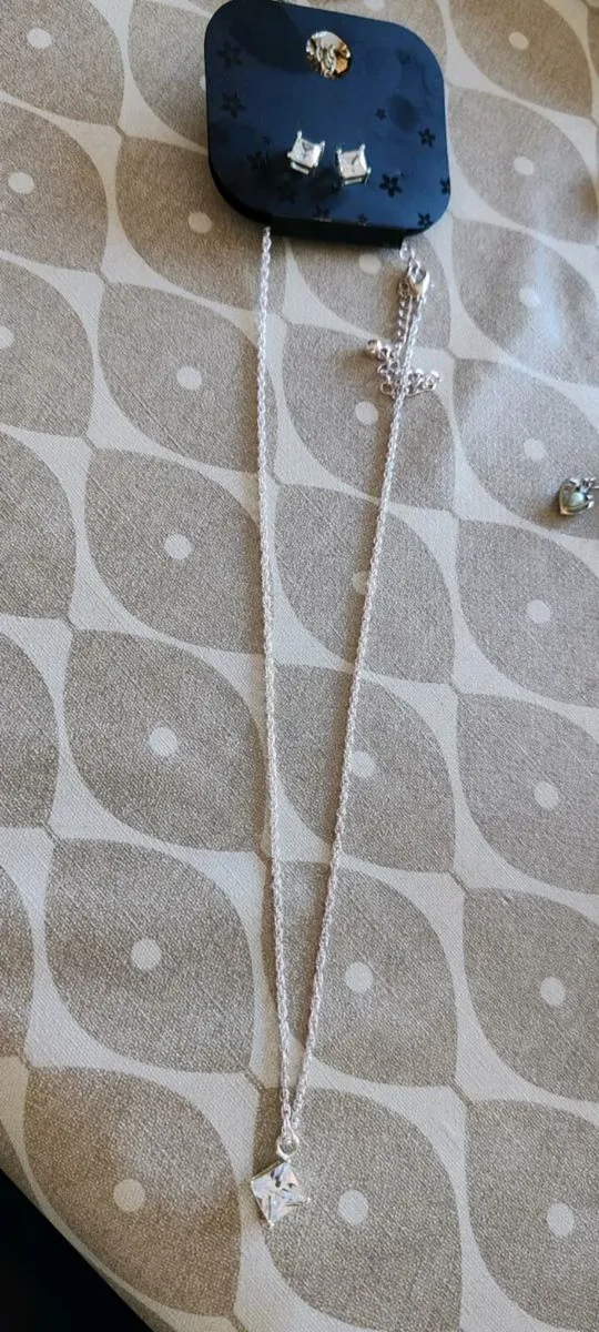Silvertone pendant and earrings - Image 3