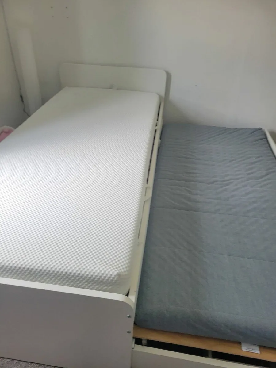 Single bed with pull out bed - Image 2