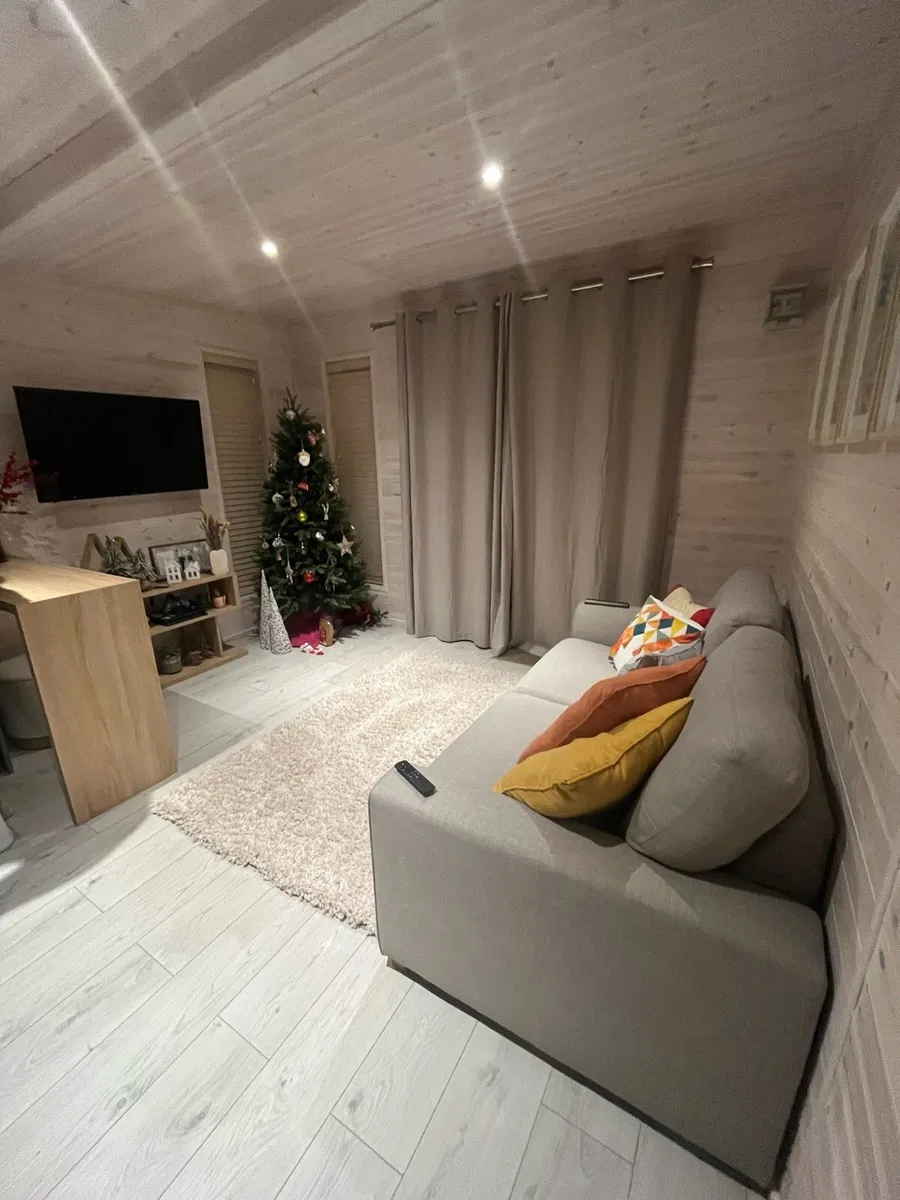 Log Cabin for sale - Image 2