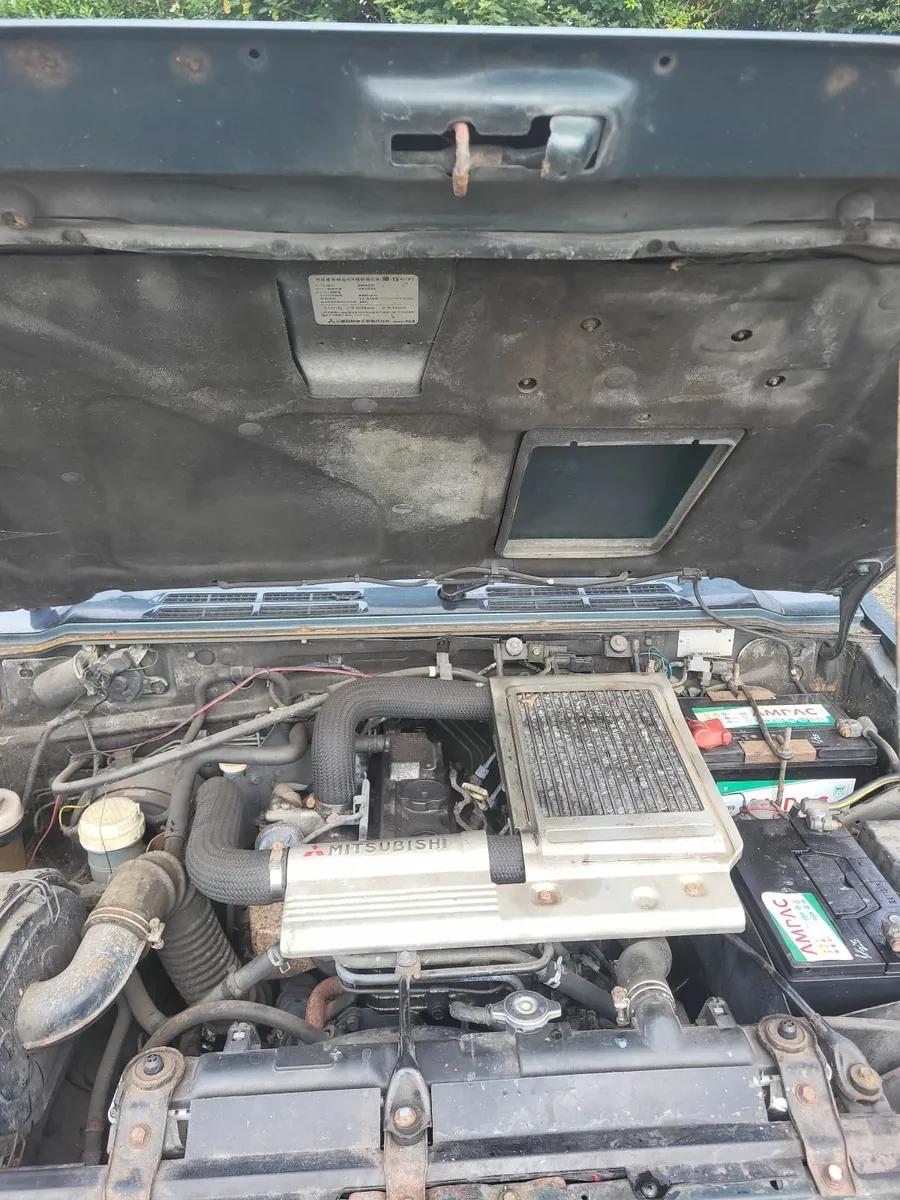 Vintage Pajero 7 seater - Image 4
