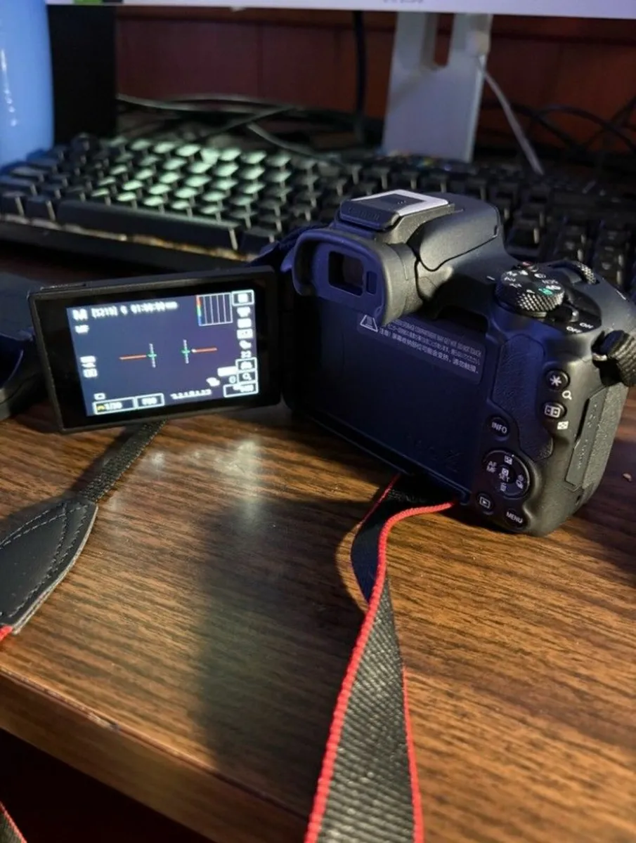 Canon R50 w lens - Image 2
