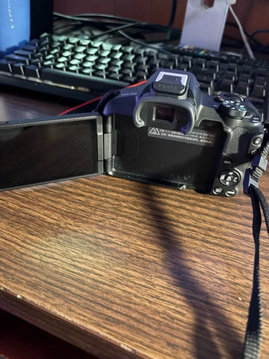 Canon R50 w lens - Image 3