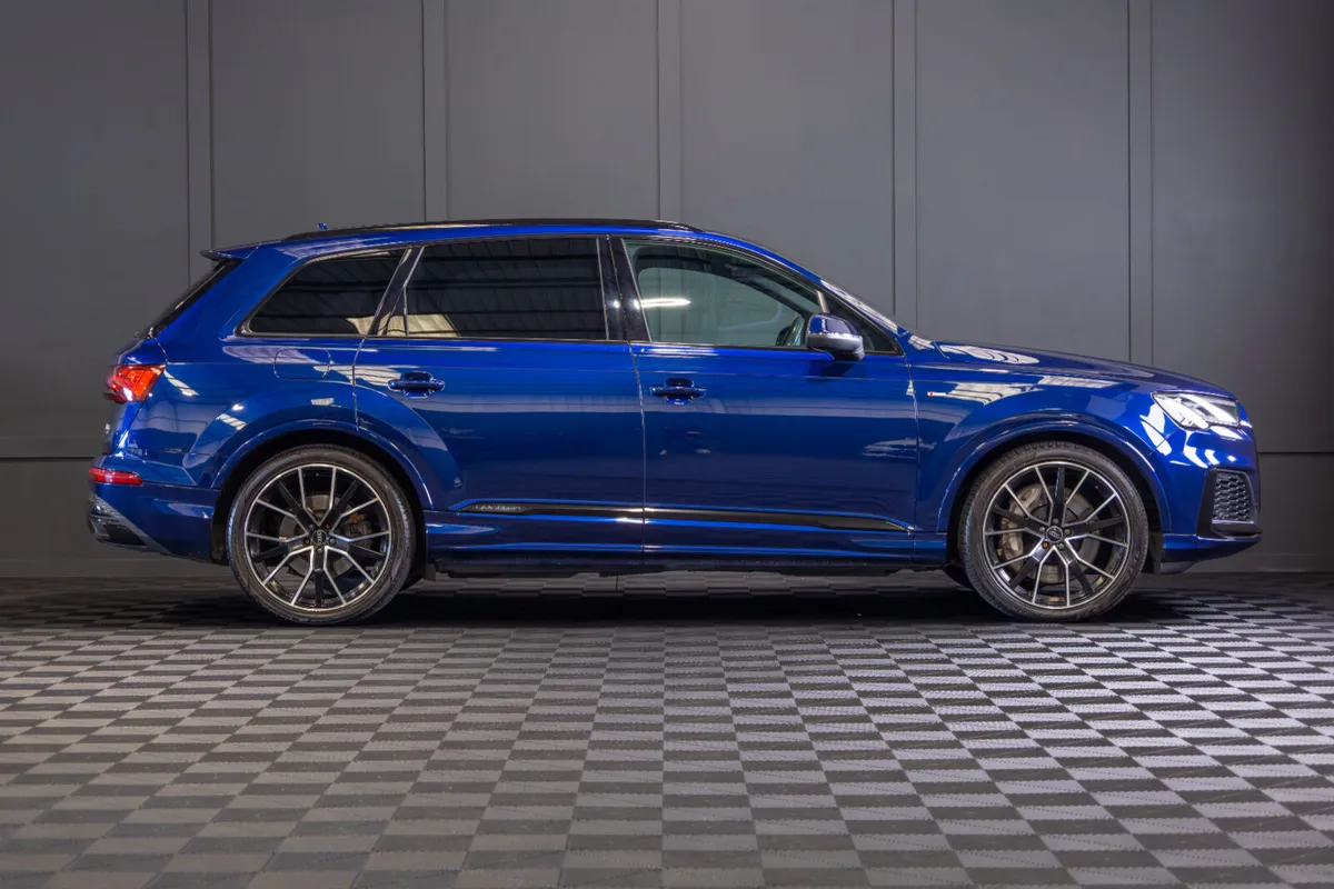 202 Audi Q7 S-Line 55 TFSI-E Quattro - Image 2