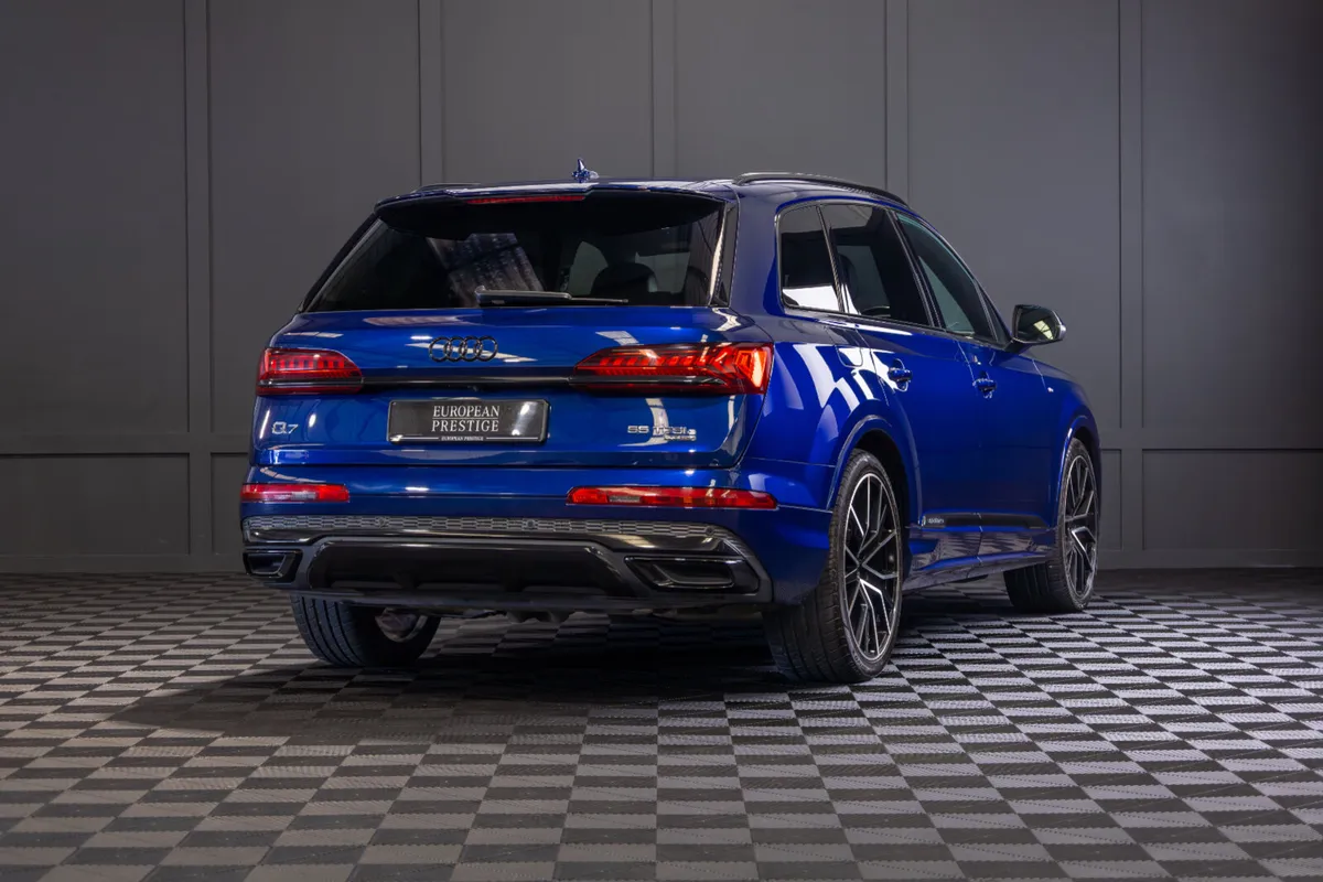 202 Audi Q7 S-Line 55 TFSI-E Quattro - Image 3
