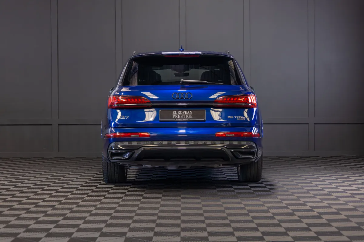 202 Audi Q7 S-Line 55 TFSI-E Quattro - Image 4