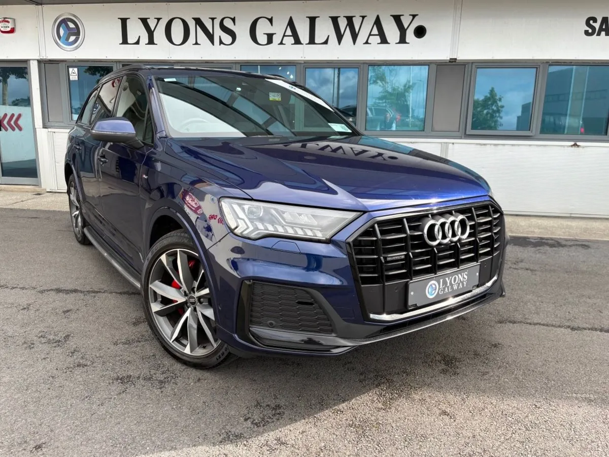 Audi Q7 Diesel / S Line / 7 Seats / Glass Roof / - Image 3