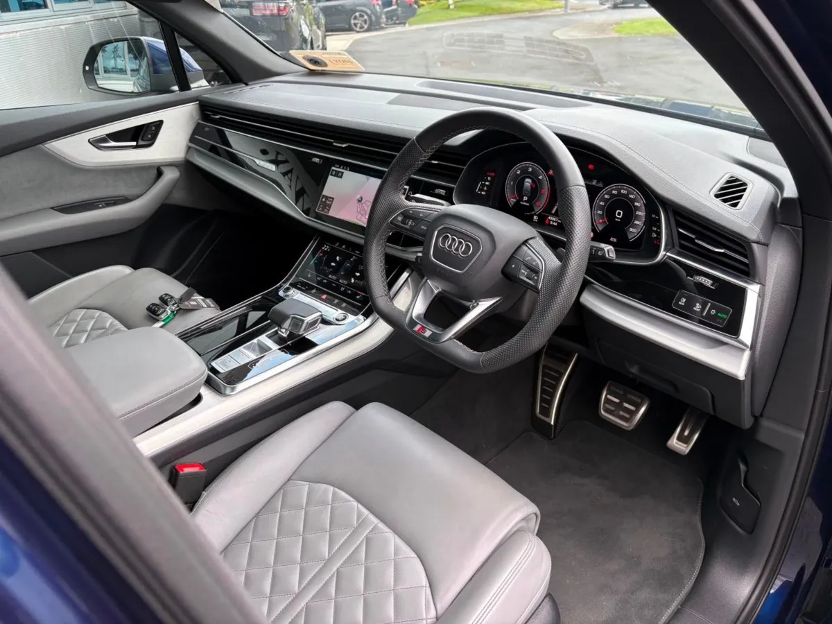 Audi Q7 Diesel / S Line / 7 Seats / Glass Roof / - Image 2