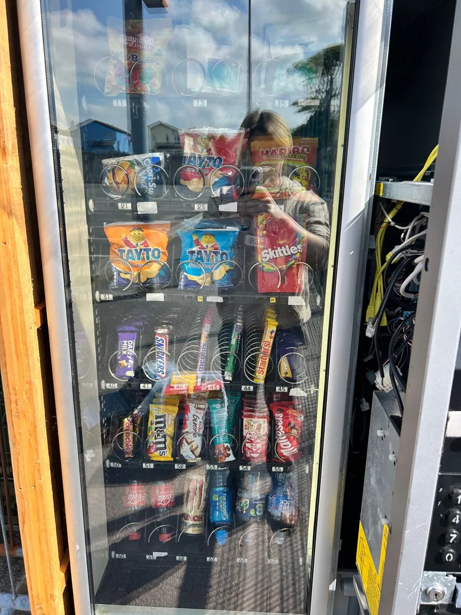 Necta Snaky Max Vending machine &Nayax card reader - Image 4