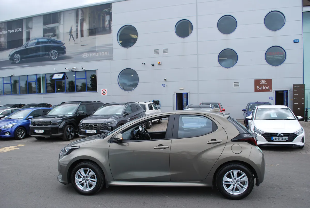 Toyota Yaris 2022 - Image 2