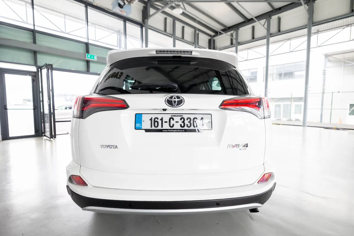 Toyota RAV4 2.0 D-4D LUNA 4DR - Image 4