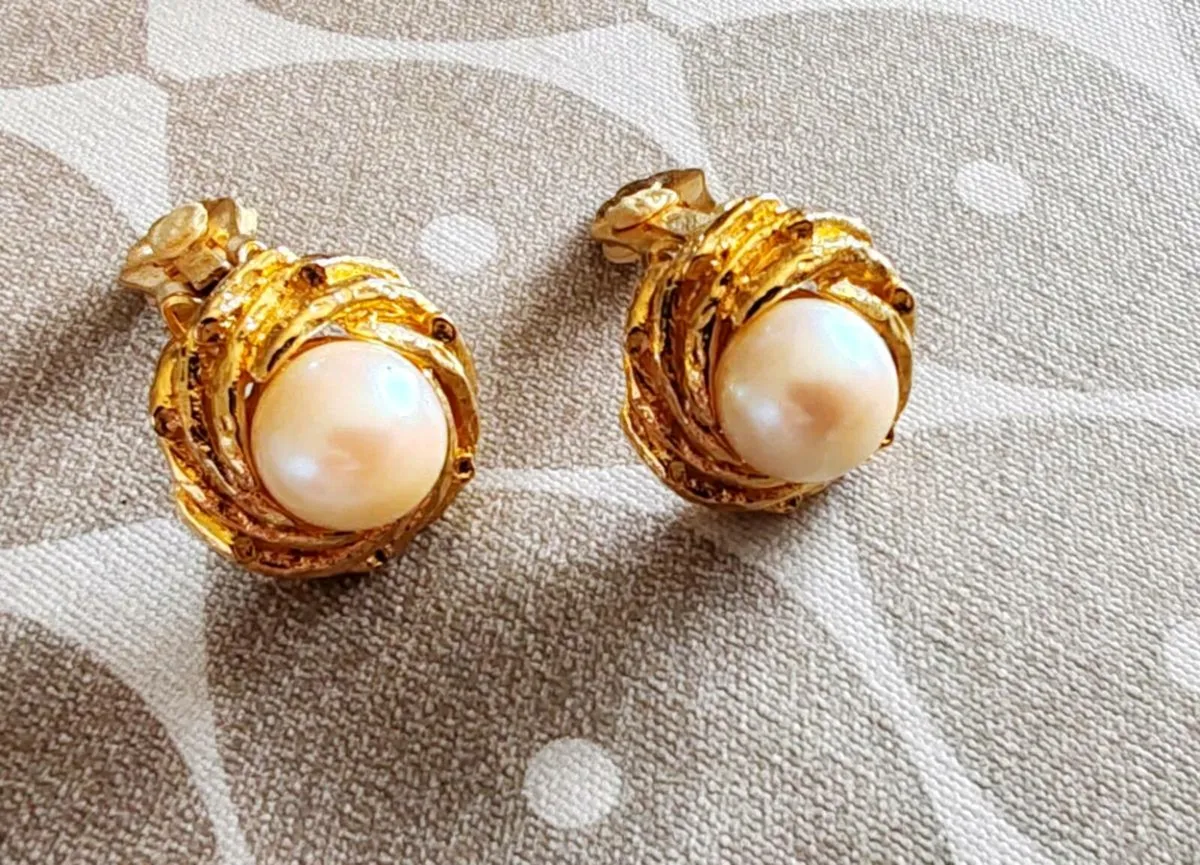 Vintage clip on pearl earrings - Image 2