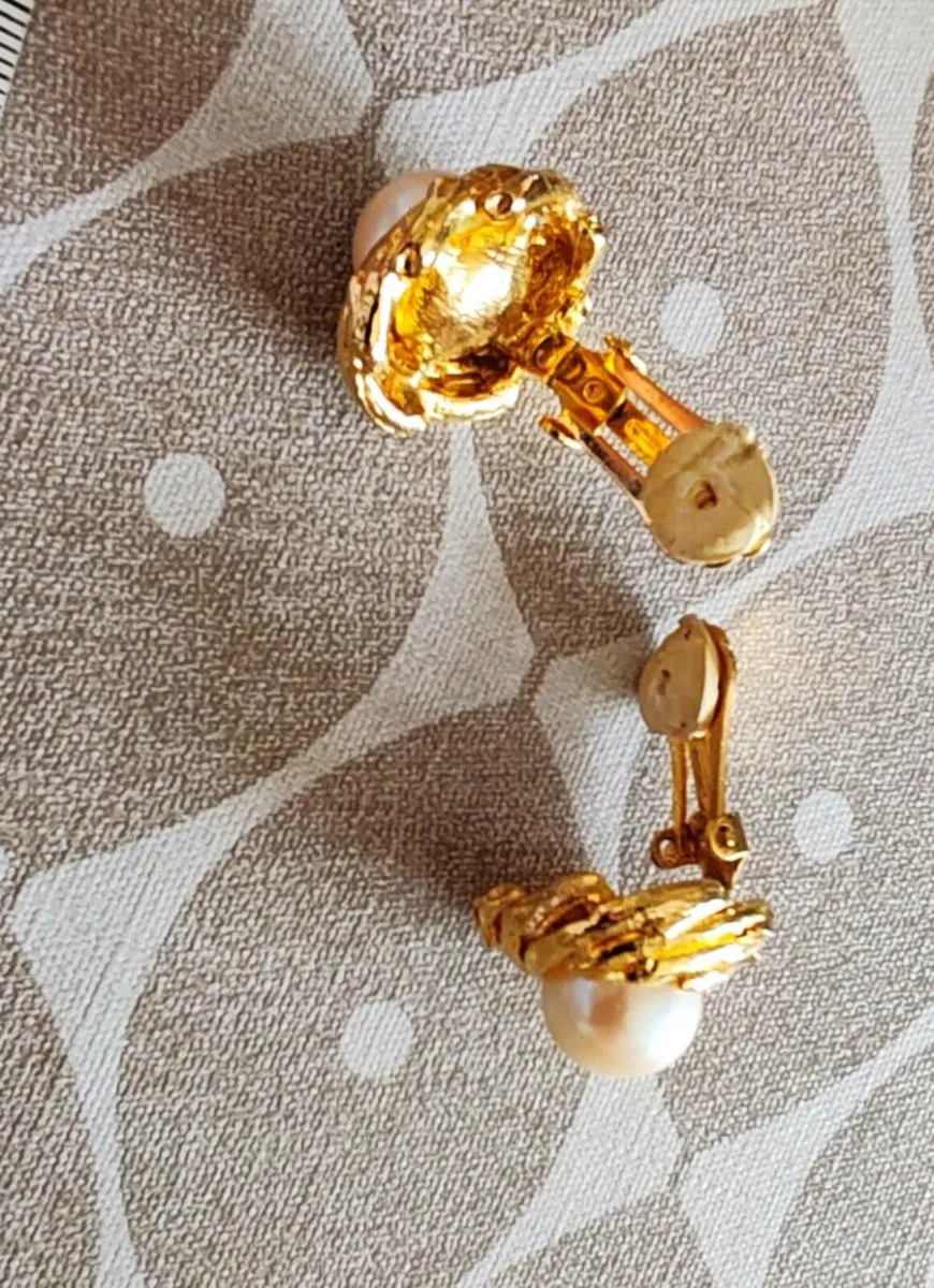 Vintage clip on pearl earrings - Image 3