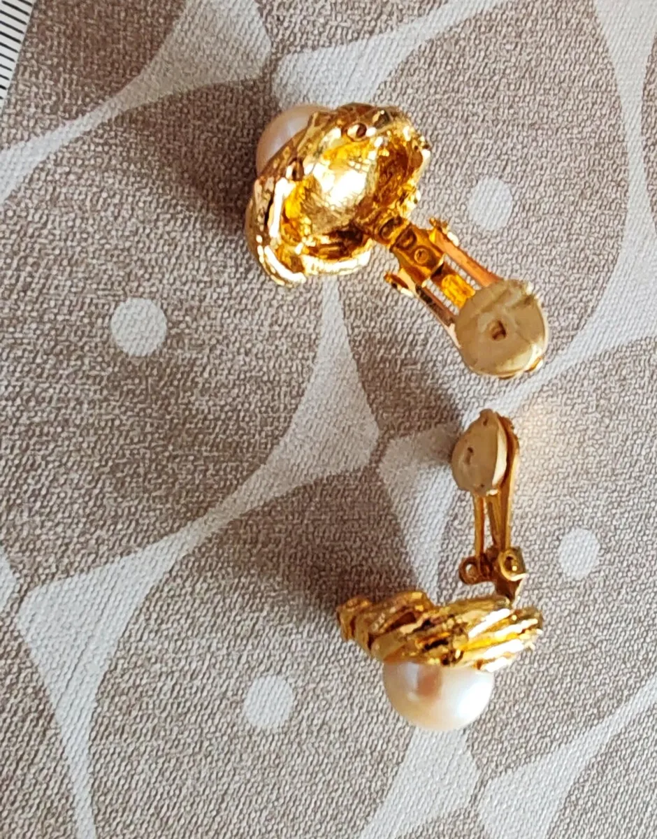 Vintage clip on pearl earrings - Image 4