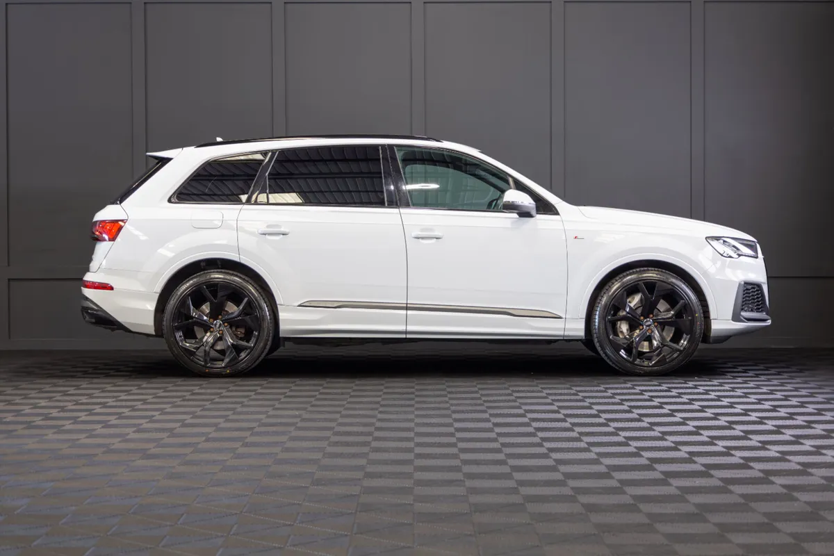 202 Audi Q7 3.0 55 TFSI S-Line E-Quattro - Image 2