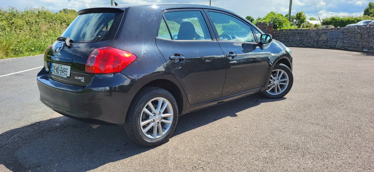 Toyota Auris 2009 Petrol 1,4 Cheap Road Tax - Image 2