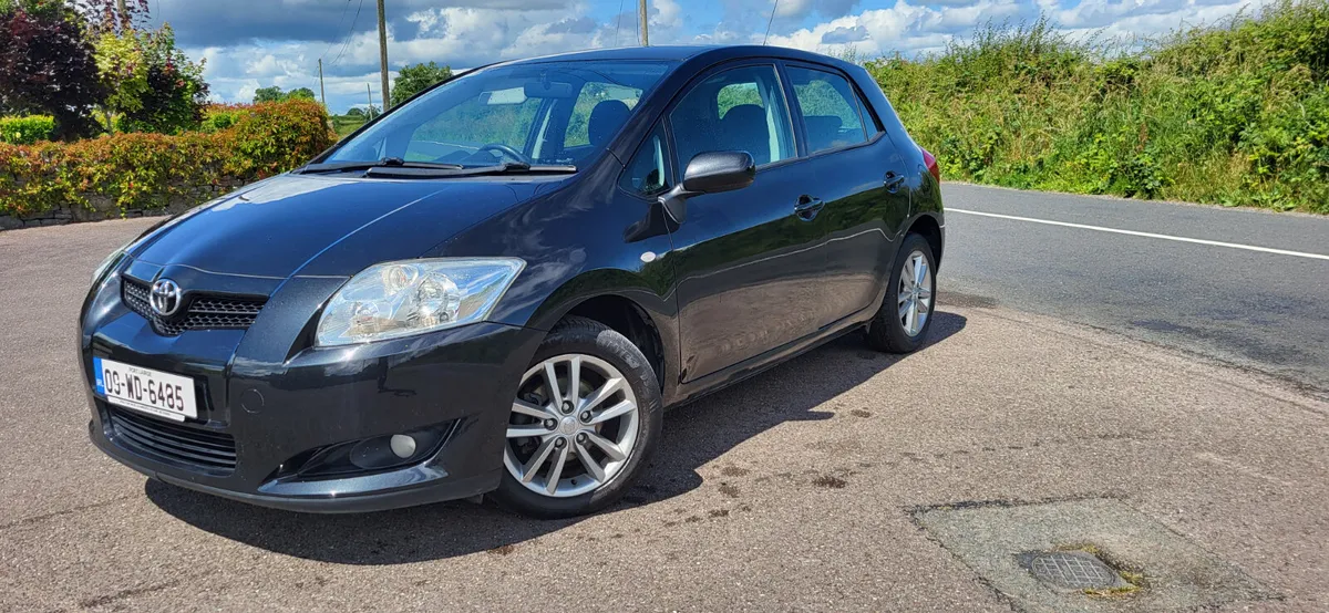 Toyota Auris 2009 Petrol 1,4 Cheap Road Tax - Image 3