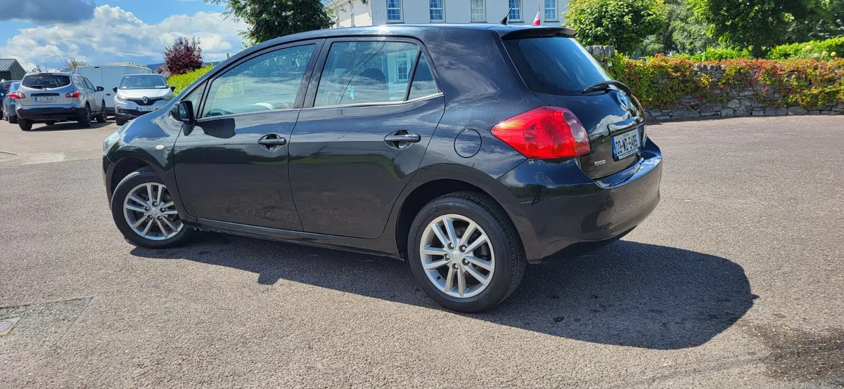 Toyota Auris 2009 Petrol 1,4 Cheap Road Tax - Image 4