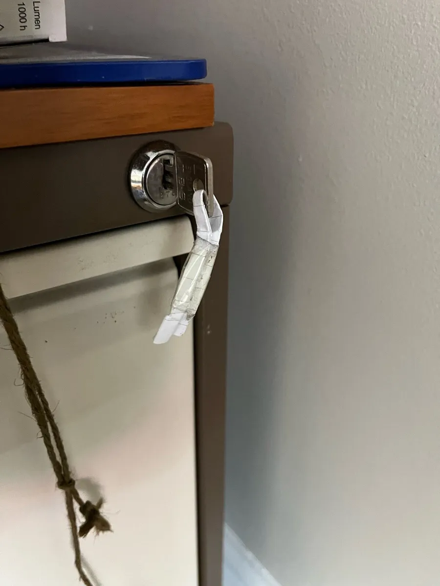 Steel Filing Cabinet 4 Drawers - Image 3