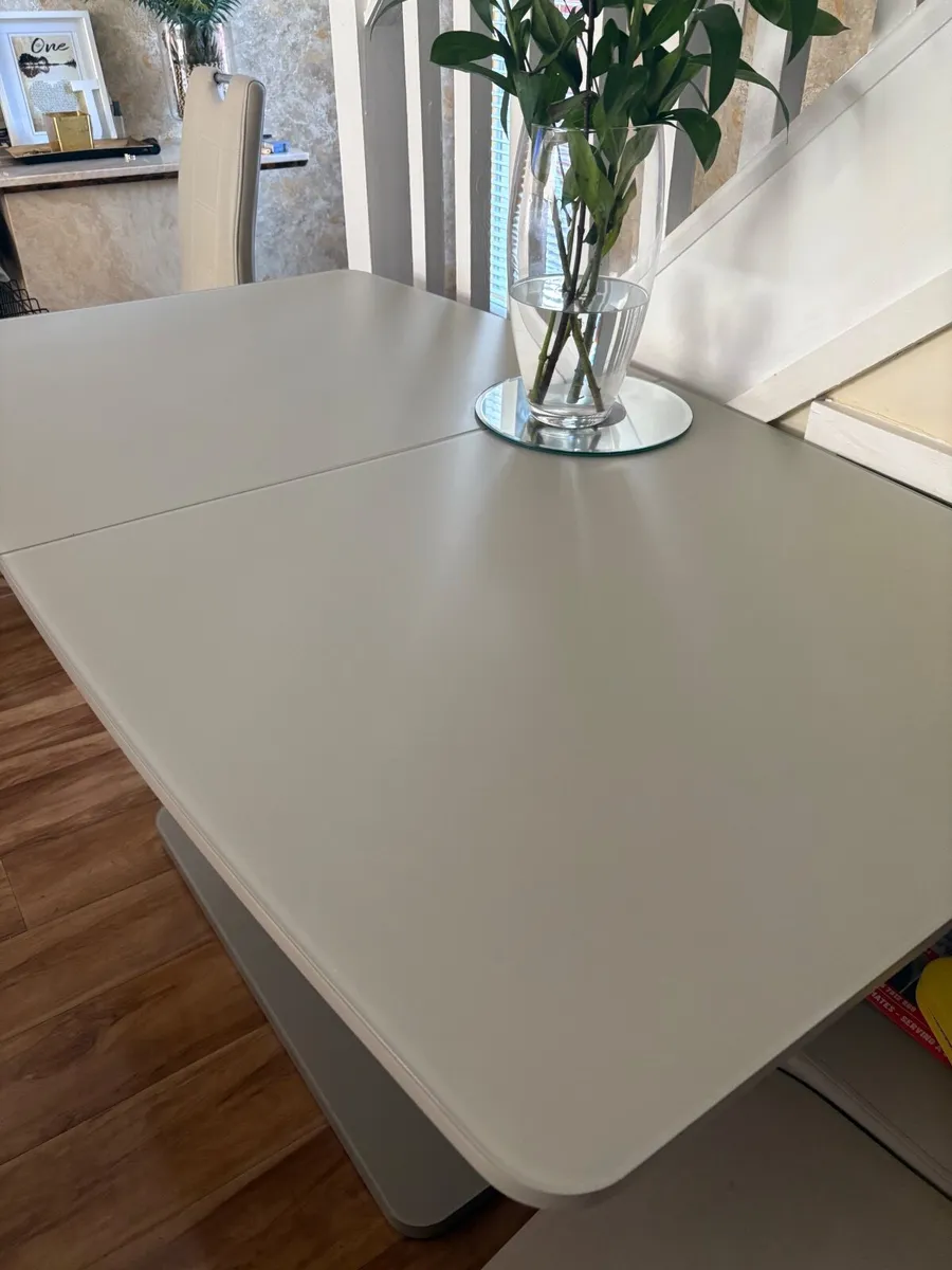 Kitchen table - Image 2