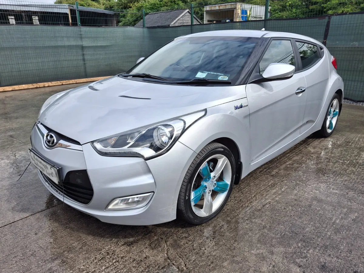 2013 Hyundai Veloster  very light damage - Image 4