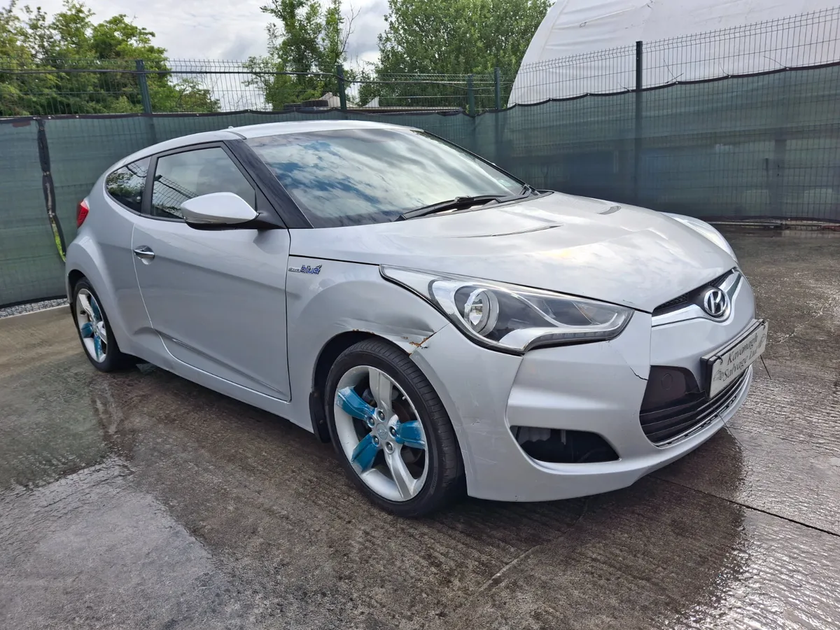 2013 Hyundai Veloster  very light damage - Image 3