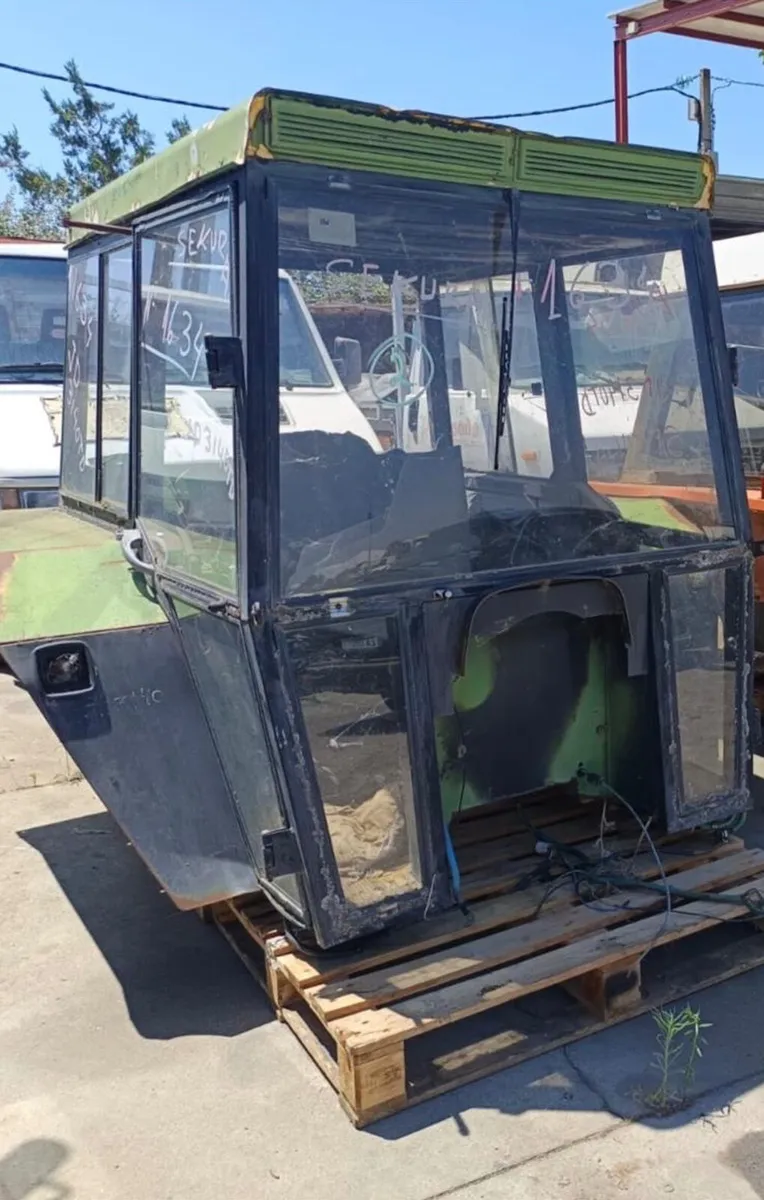John Deere Sekura Cab