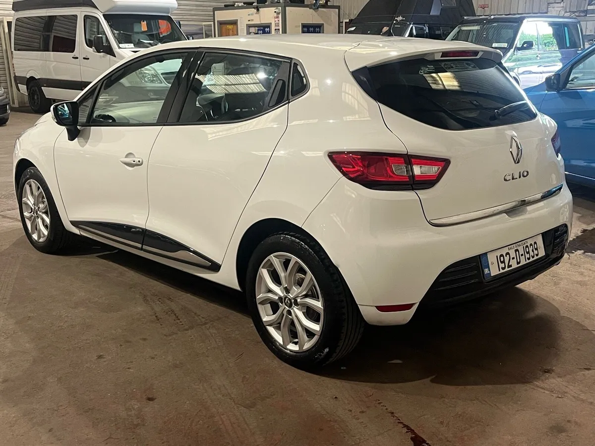 192 RENAULT CLIO DYNAMIQUE NAV WITH ONLY 52k KM - Image 4