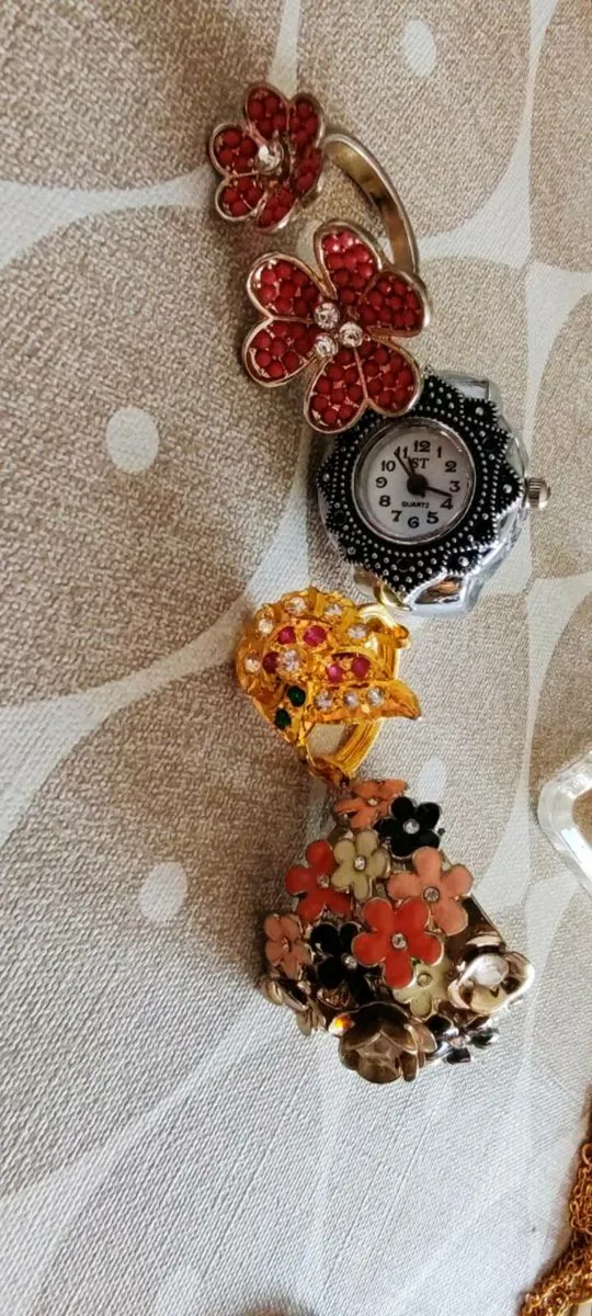 4 costume Rings - Image 2