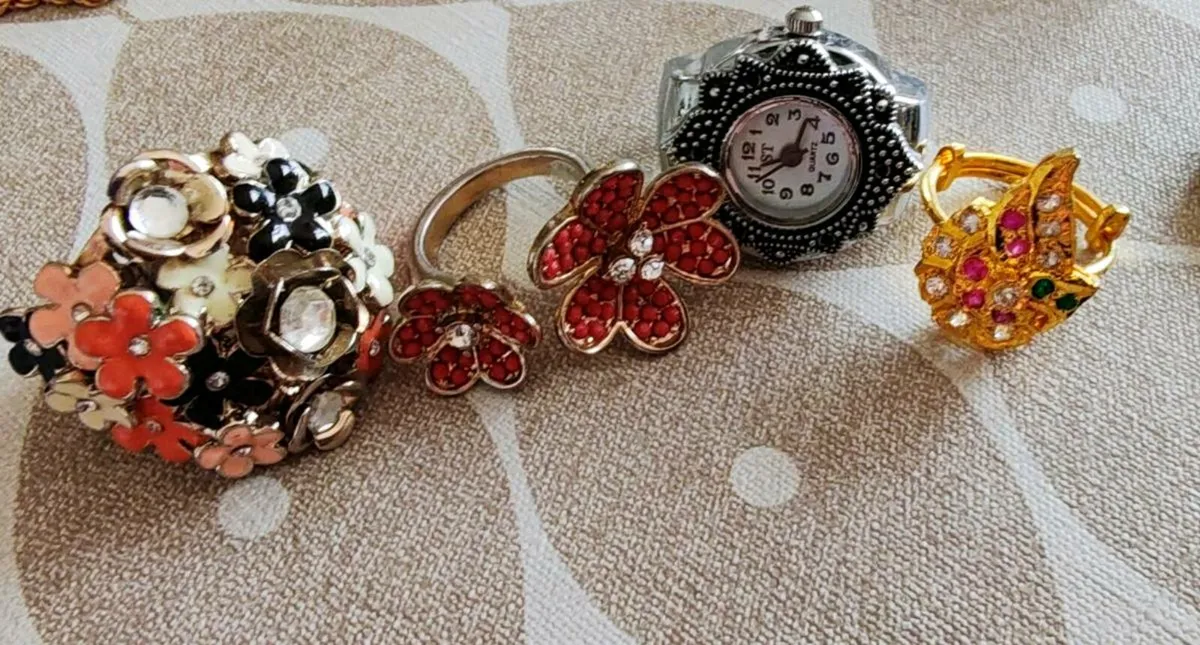 4 costume Rings - Image 3