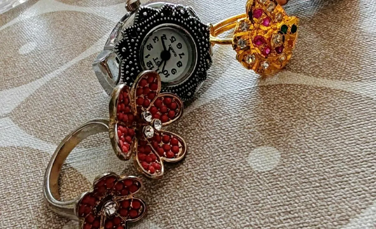 4 costume Rings - Image 4