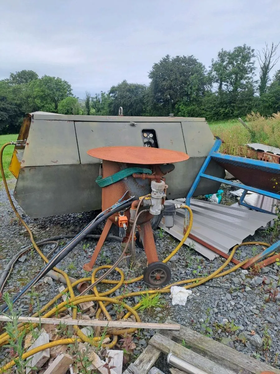 sand blasting pot and compressor for sale - Image 1