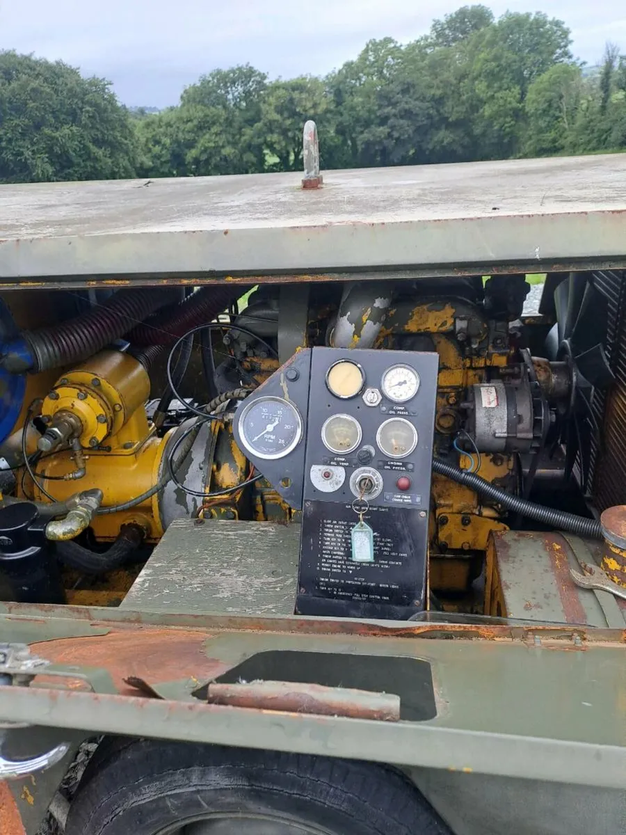 sand blasting pot and compressor for sale - Image 3