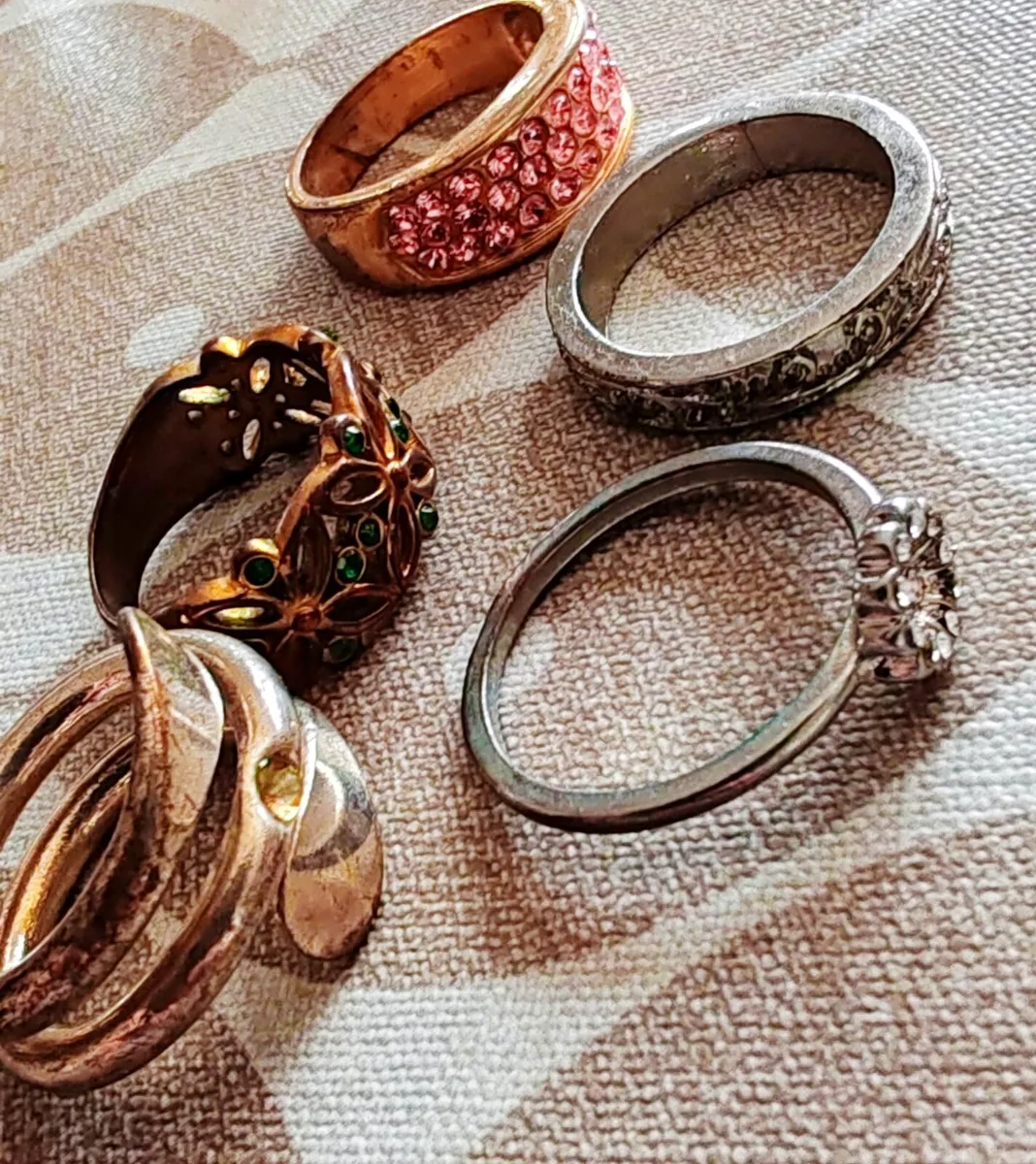 5 costume rings - Image 2