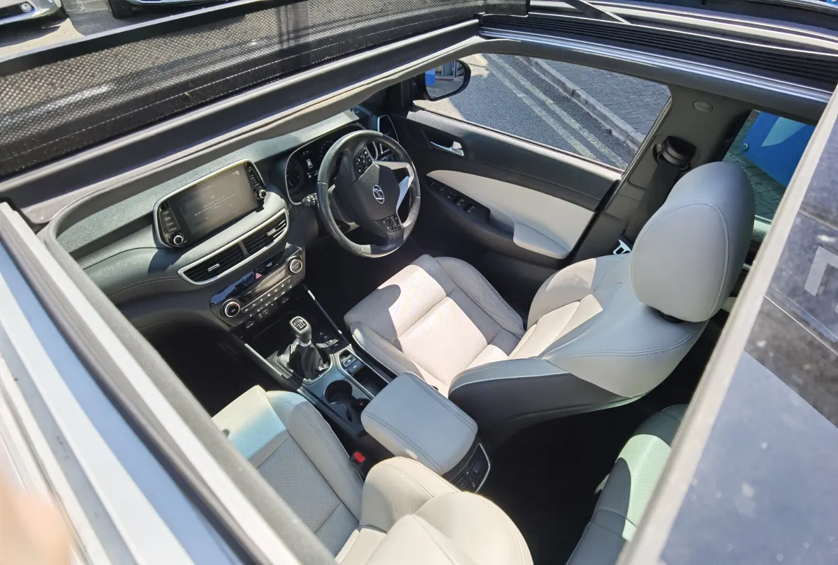 HYUNDAI TUCSON 1.6 1.6 PREMIUM **SUNROOF** - Image 2