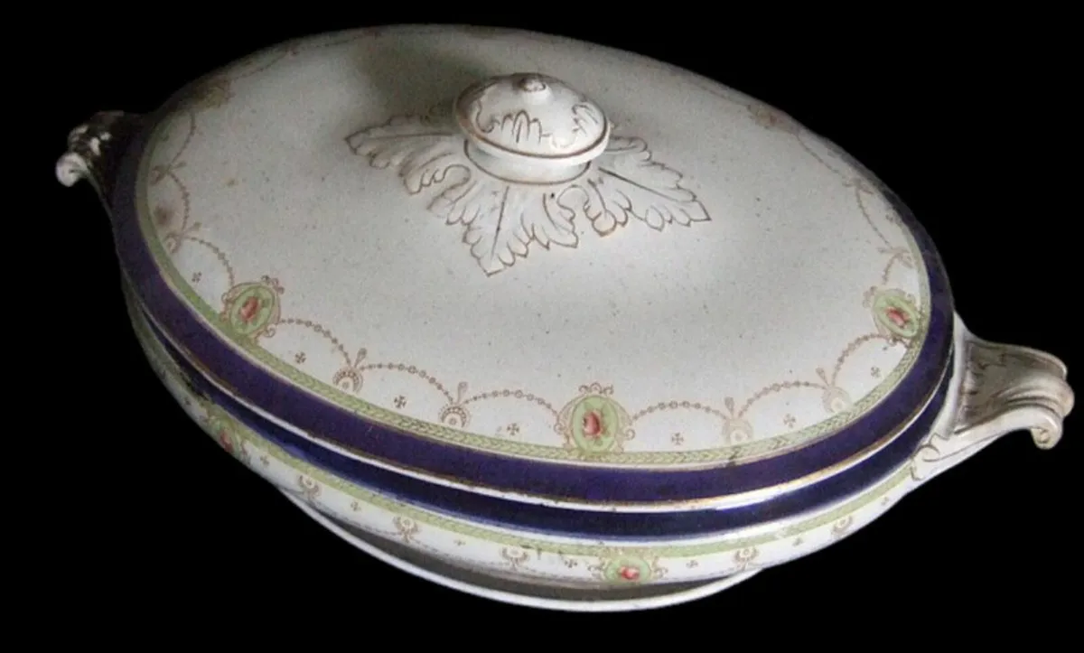 Vintage Wedgewood Platters & Tureen - Image 1