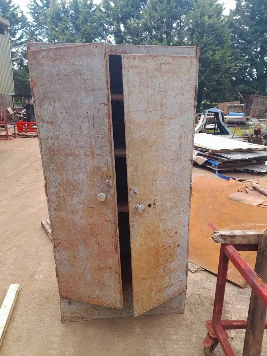 tool storage cabinet - Image 1