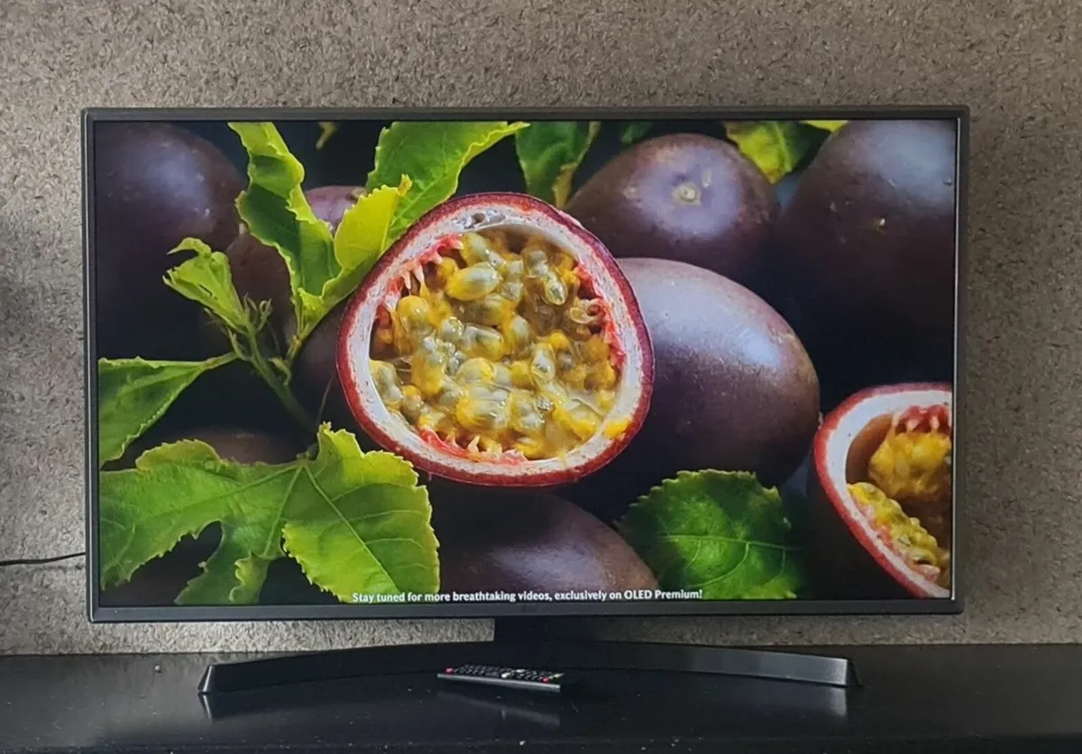 LG 43UJ701V 43" Smart 4K Ultra HD HDR LED TV - Image 2
