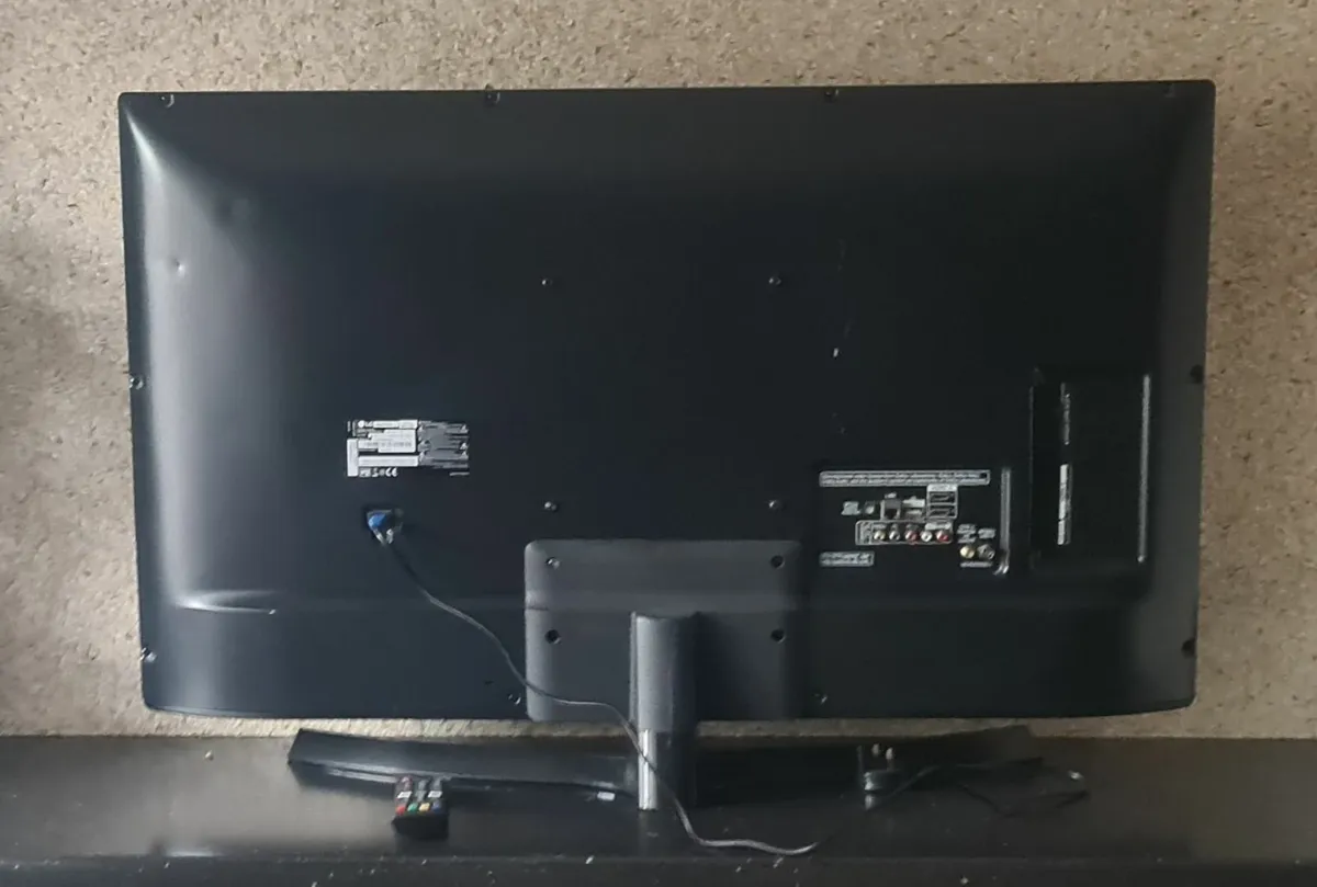 LG 43UJ701V 43" Smart 4K Ultra HD HDR LED TV - Image 3