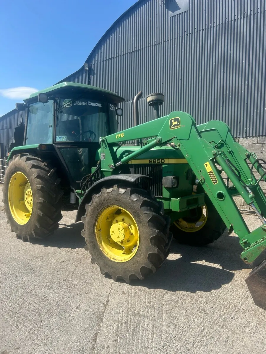 John Deere 2850 - Image 1