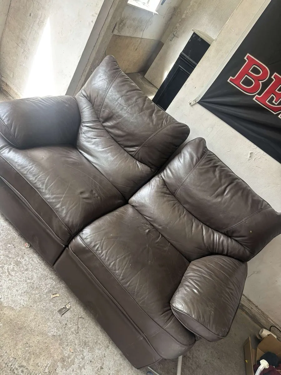 Leather couch - Image 1