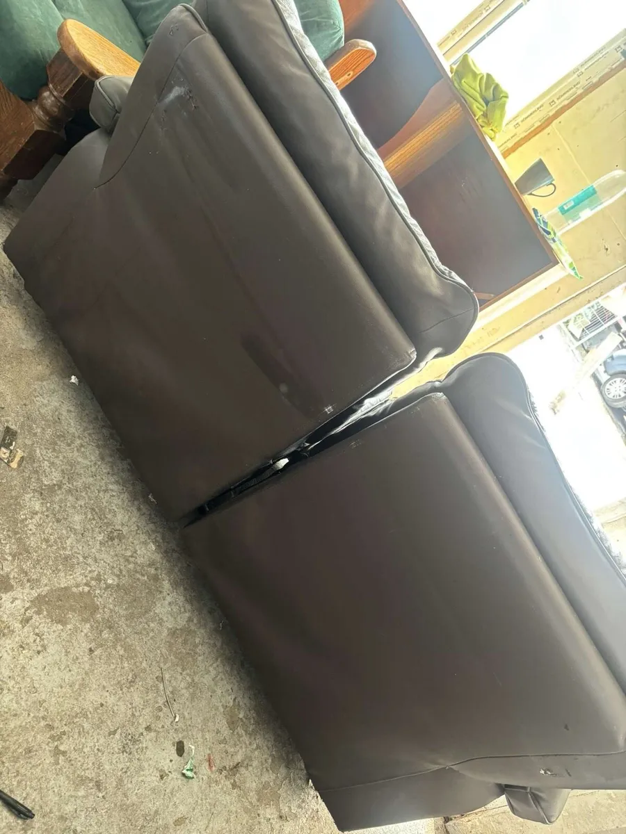 Leather couch - Image 4