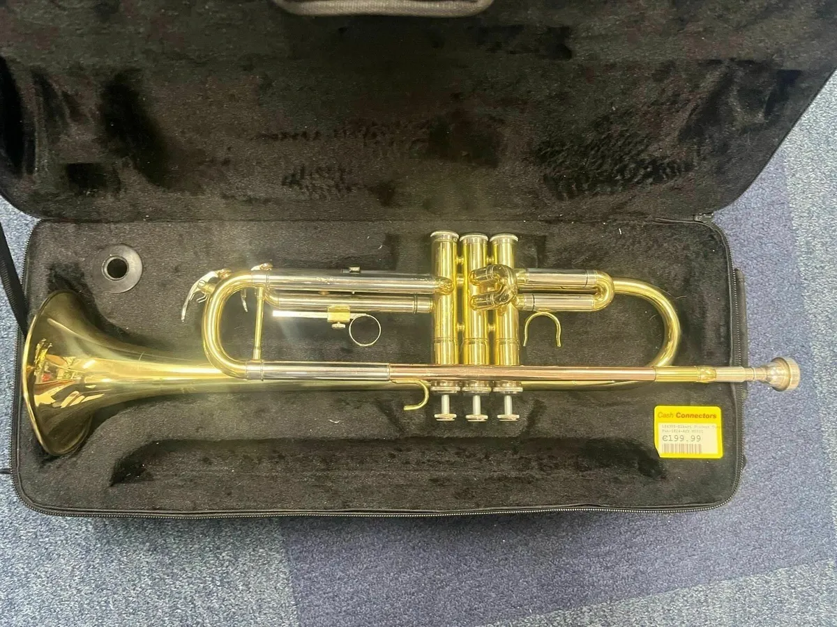 Elkhart Student Trumpet With Case - Image 1