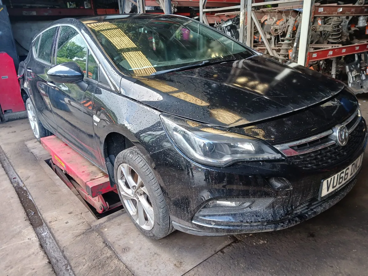 Breaking 2017 vauxhall Astra 1.6 dti - Image 1