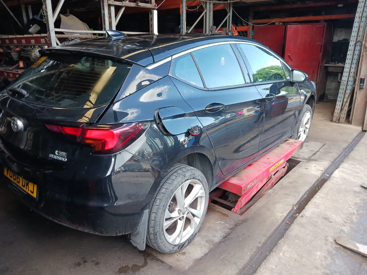 Breaking 2017 vauxhall Astra 1.6 dti - Image 2
