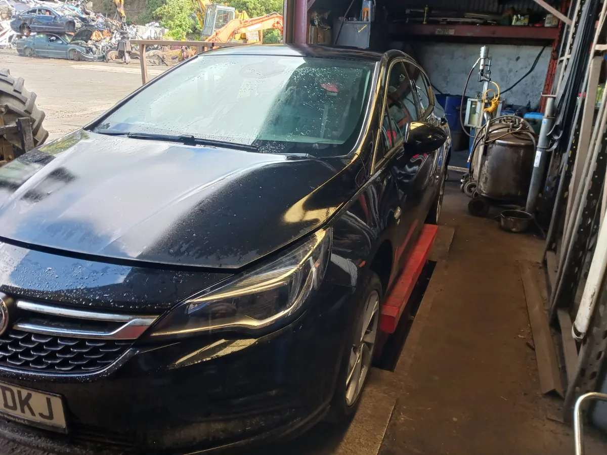 Breaking 2017 vauxhall Astra 1.6 dti - Image 4
