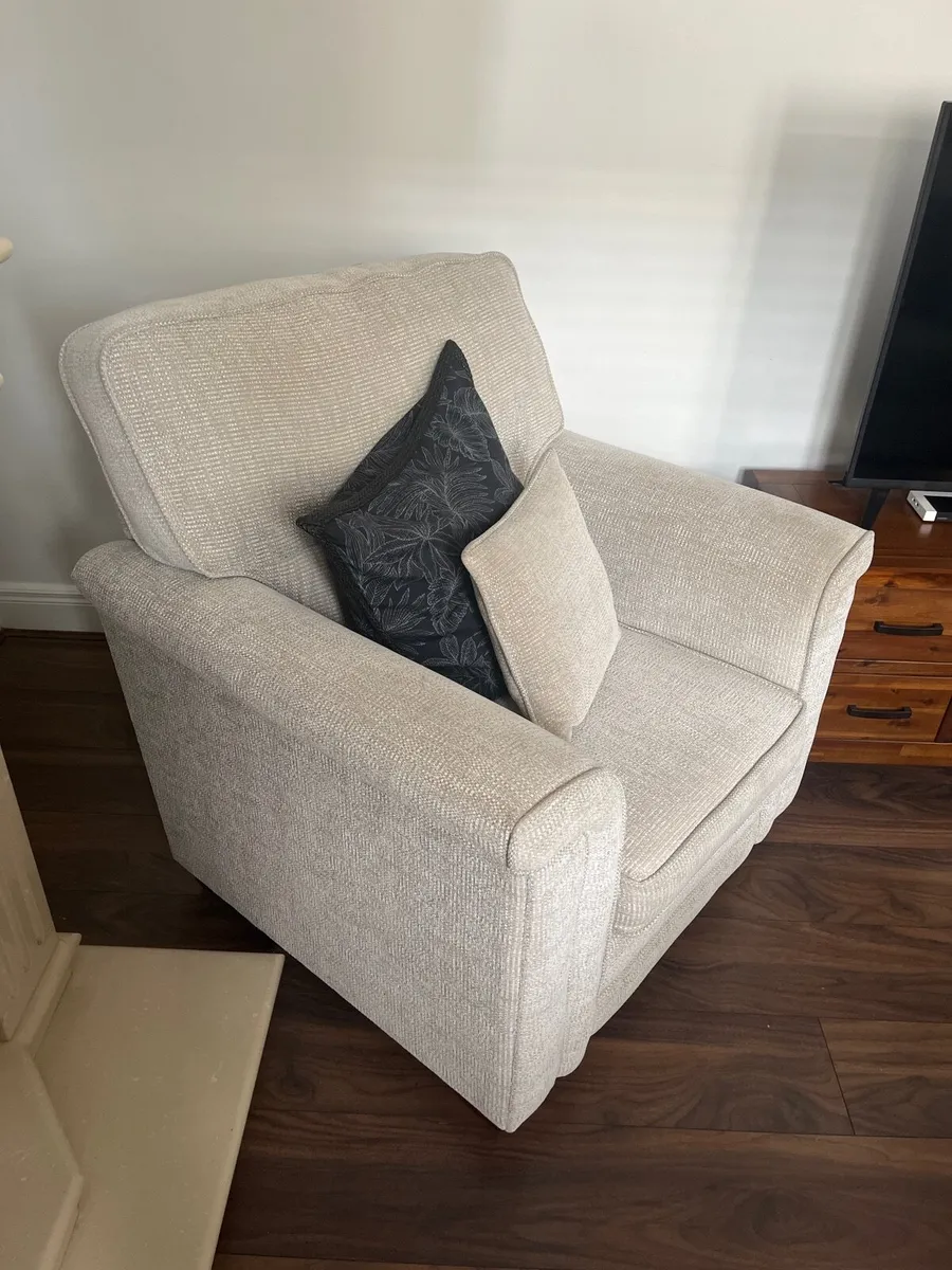 Sofa and single chair. - Image 2