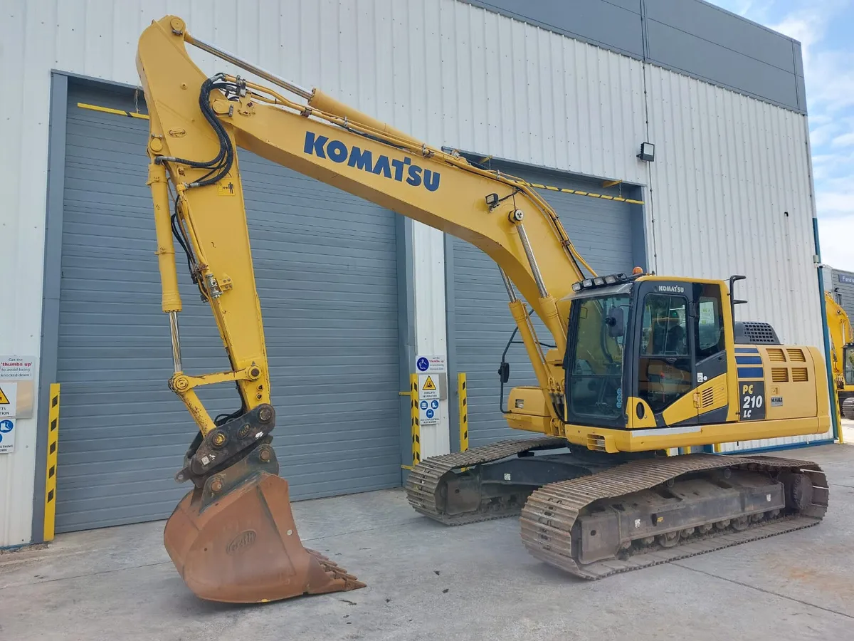 2016 Komatsu PC210LC-10 - Image 2