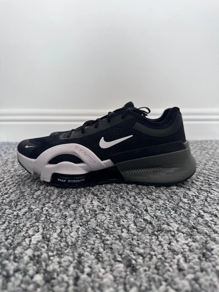 Gym shoes - Image 2